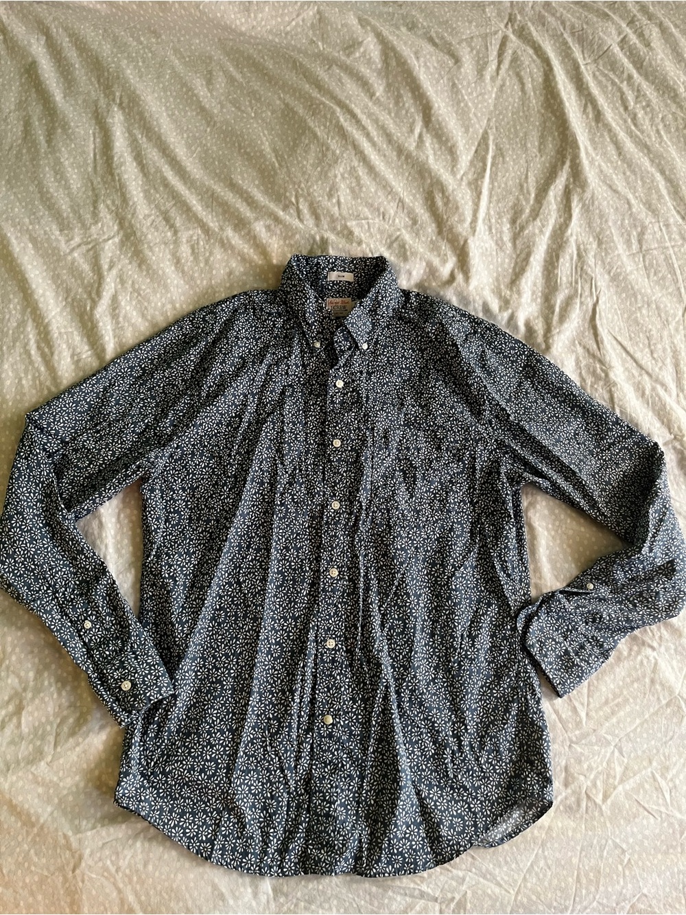Men’s Blue Daisy Floral J. Crew Slim Fit Long Sleeved Button Down, size M